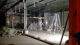 Kaca tempered bekas