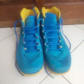 Sepatu Basket Merk Under Armour Ukuran 45(kalo ga lupa) Dewasa