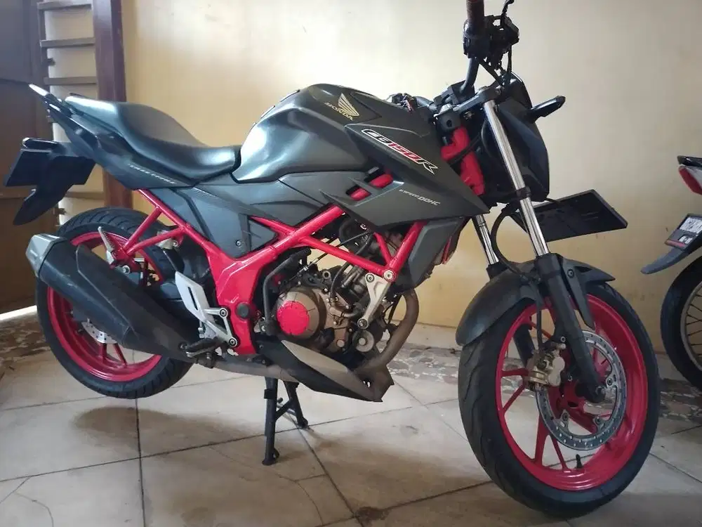 Dijual Motor CB150R Street Fighter 2016 – Siap Pakai!