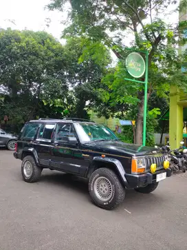 For Sale: Jeep Cherokee Limited 4x4 - Classic & Tough!