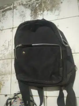 Tas ransel muda wanita