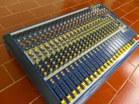 Mixer soundcraft mfx 20 + 2