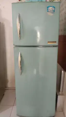 kulkas 2 pintu toshiba glacio mantap murmer