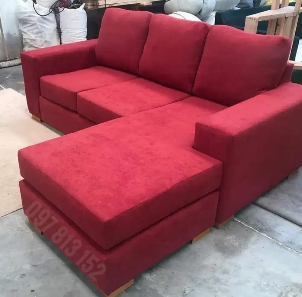 Sofa minimalis merah