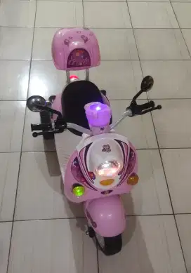 Motor Aki Scoopy Mainan Anak