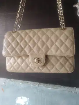 Tas slempang chanel wanita warna krem