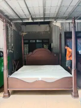 Tempat Tidur Kayu Jati