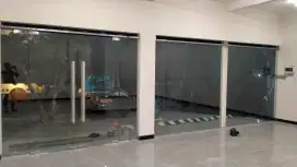 Kaca tempered bekas berbagi macam ukuran dan kebutuhan