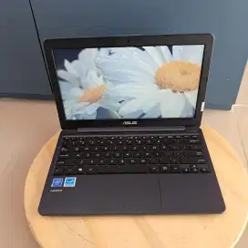 Laptop 12” SSD – Solusi Praktis untuk Kerja & Kuliah!