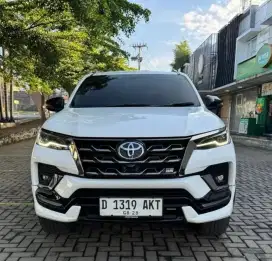 Fortuner VRZ GR 2.8 AT 2023 putih Km.low 17rb (Dp. 85jt aza)