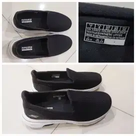 New Sepatu Sketchers Go Walk 5

Size 37
Insole 24 cm