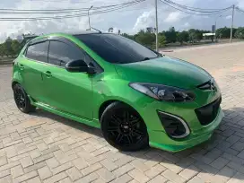 Mazda 2 hijau...