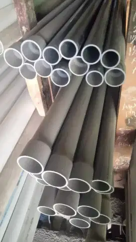 Tukang bangunan dan perbaikan atap bocor