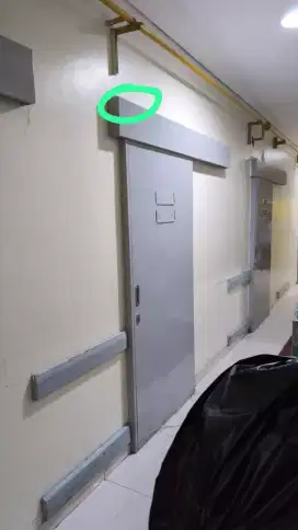 Tukang bangunan dan perbaikan atap bocor