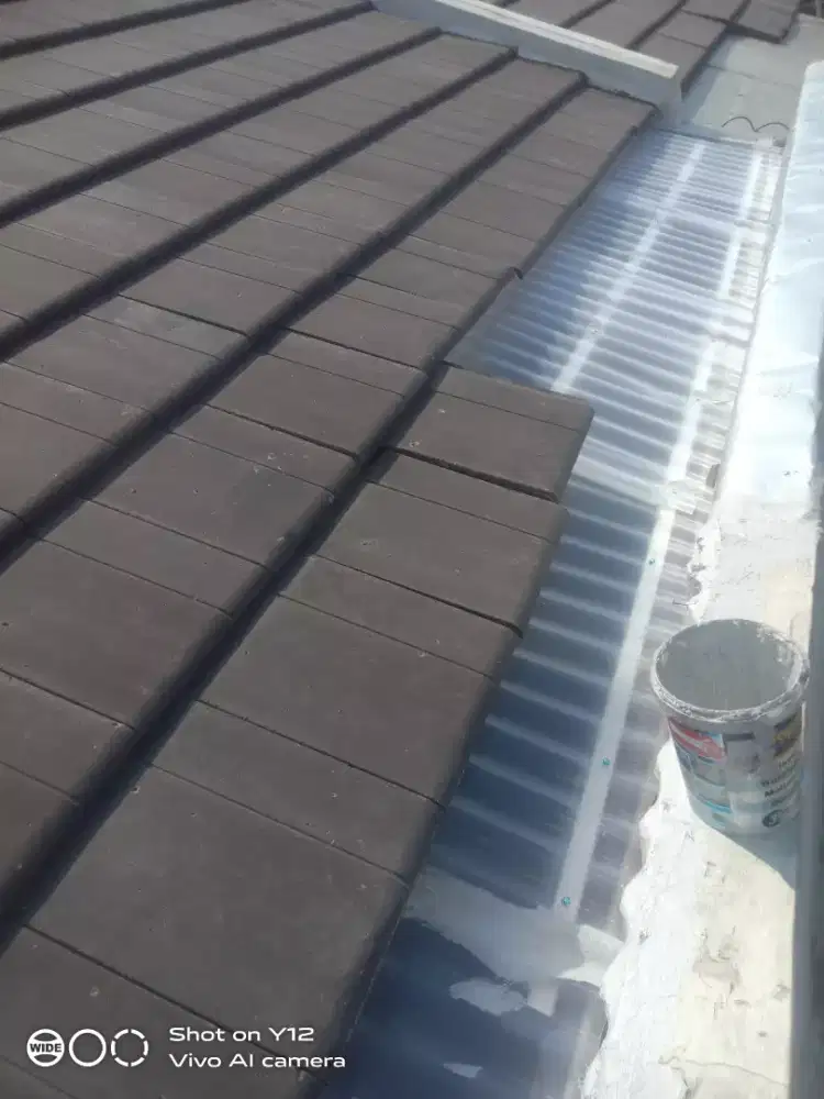 Tukang bangunan dan perbaikan atap bocor