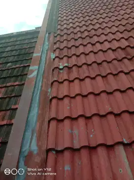 Tukang bangunan dan perbaikan atap bocor