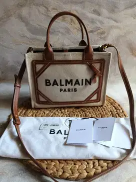 Preloved Balmain Tote Bag

With db, tag, booklet 
Size 26 x 19 x 10 cm