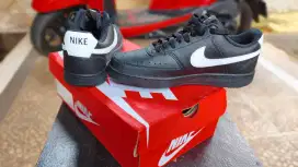 Sepatu Nike original 100% size 42 ukuran inshole 26,5 cm