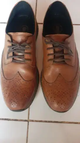 SEPATU BRANDED SECOND