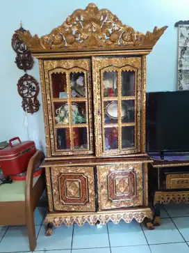 Lemari ukir asli khas Palembang dan Credenza khas sumatera barat