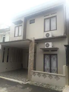 Jual Rumah Tingkat Bagus di gandul Naura Mansion