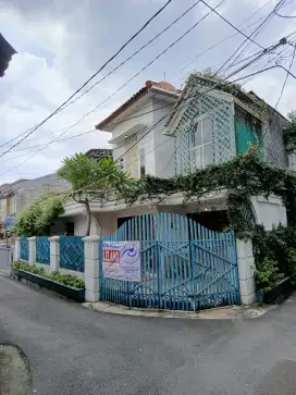 DIJUAL RUMAH DITEBET BARAT