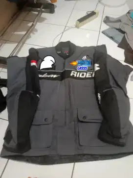 Jaket pulsar like new