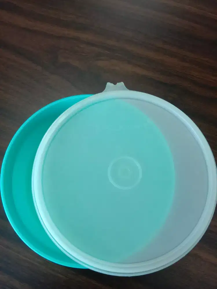 Wadah Tupperware