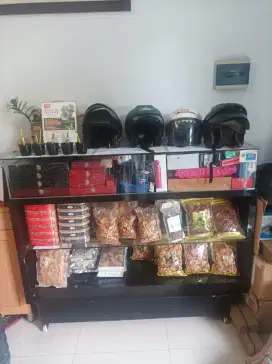 Dijual lemari kayu dan kaca kondisi bagus