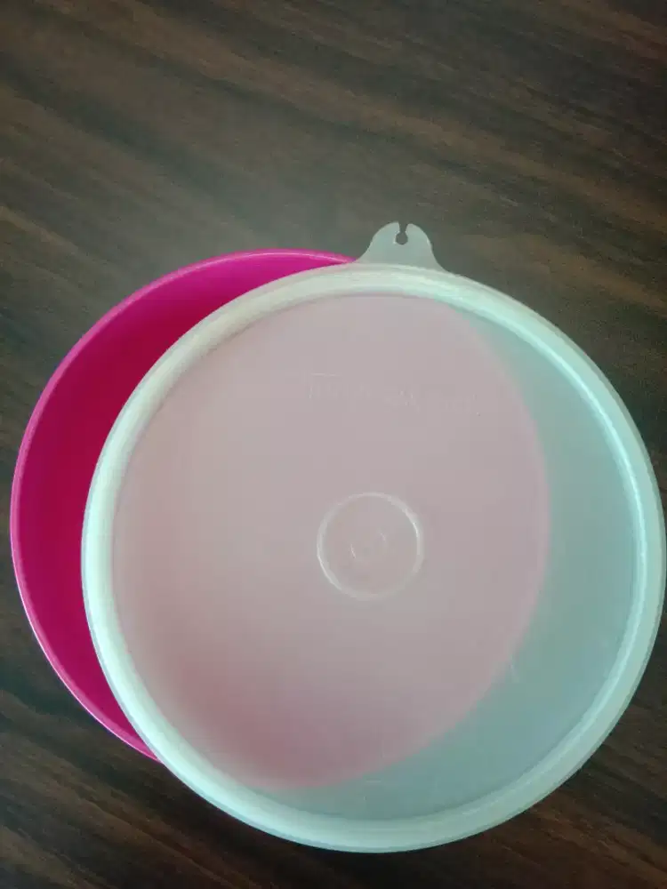 Wadah Tupperware