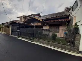 Rumah Luas 2 Lantai di Komplek Margahayu Raya dekaf Metro