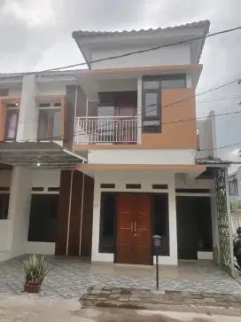 Rumah dua lantai siap huni 5menit ke pintu tol sawangan