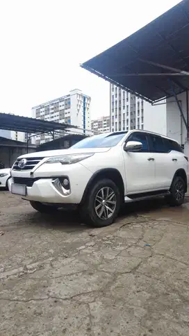 2019 Toyota Fortuner VRZ 2.4  4X2 AT SUV