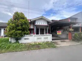 Di sewakan rumah di Paris 2,komp cluster,lokaai strategis&rame