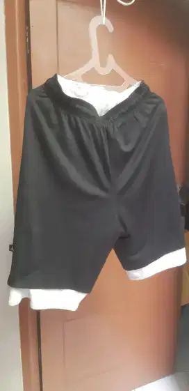 celana basket jordan 
Bolak balik