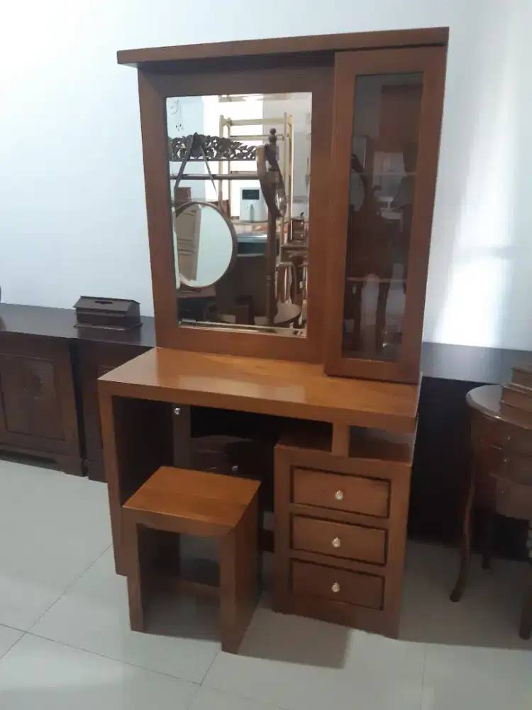 Meja Rias Minimalis