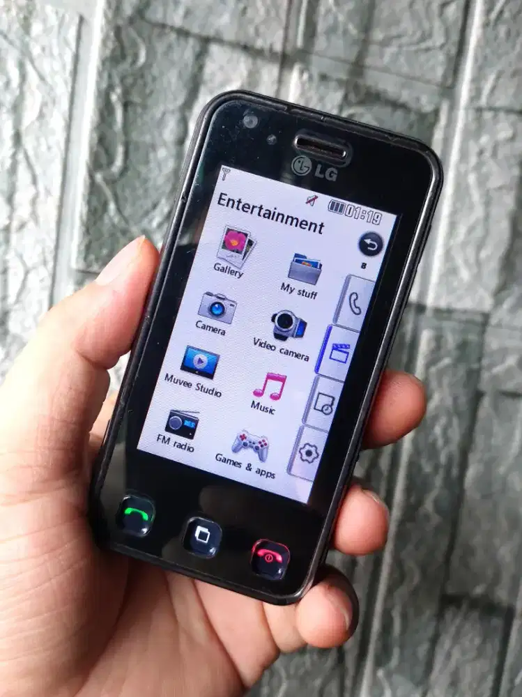 LG KC910 Camera Phone 8MP Schneider-Krauznach lens & Laser Xenon Flash