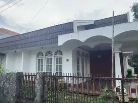 Rumah lama terawat Syp jl.BKR, Bandung,Lokasi strategis,jalan lebar