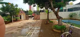 Rumah dengan Kolam Renangdi Kav. DPRD PenggilinganJakarta Timur