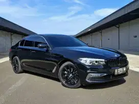 (Km 20rban) BMW 520i AT. luxury tahun 2018. Hitam. Low km. Perfect
