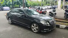 Mobil Mercedes Benz E250 sedan tahun 2013