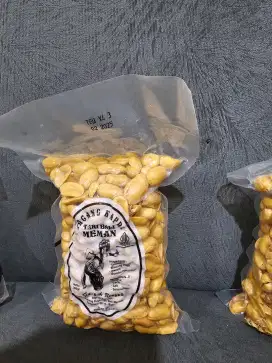 Oleh2 khas bali kacang tari bali
