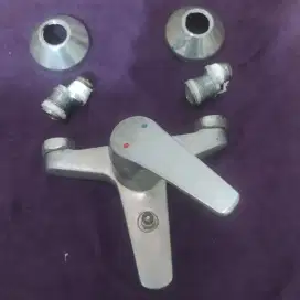 Kran air panas dingin asli toto
