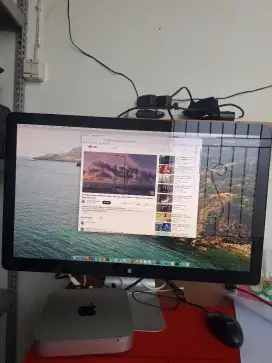 Layar display Mac + mini pc mac