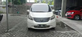 FREED PSD 2012 MATIC PUTIH