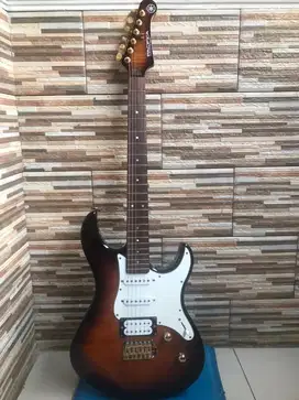 YAMAHA PACIFICA 212 Vfm