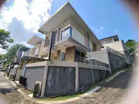 Murah dijual rumah 2 lantai grahacandi golf