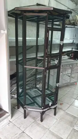 Kandang burung besar segi delapan