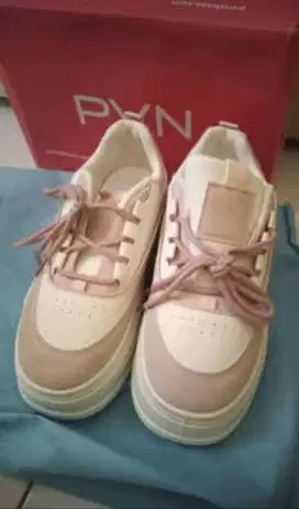 Di Jual Sepatu Baru