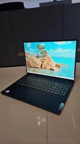 Lenovo ideapad Slim 5 16IRL8,  i7-1355U
16GB 512GB SSD toucscreen